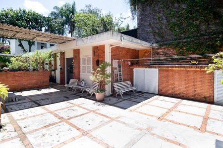 Casa à venda com 450m², 4 quartos e 3 vagasÁrea de Serviço