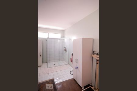 Casa à venda com 450m², 4 quartos e 3 vagasBanheiro Quarto 4 - Suíte