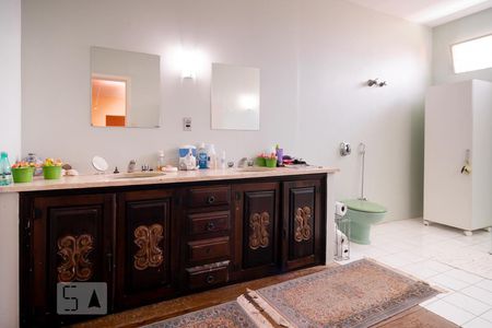 Casa à venda com 450m², 4 quartos e 3 vagasBanheiro Quarto 4 - Suíte