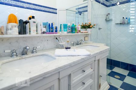 Casa à venda com 450m², 4 quartos e 3 vagasBanheiro Social