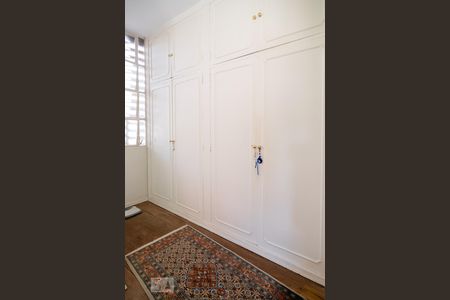 Casa à venda com 450m², 4 quartos e 3 vagasCloset Quarto 3 - Suíte