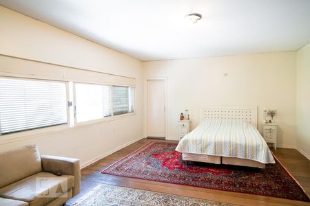 Casa à venda com 450m², 4 quartos e 3 vagasQuarto 4 - Suíte