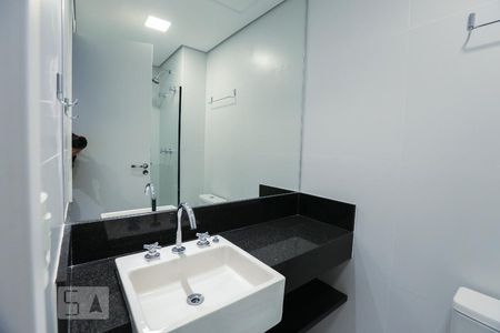 Banheiro de apartamento para alugar com 1 quarto, 31m² em Indianópolis, São Paulo