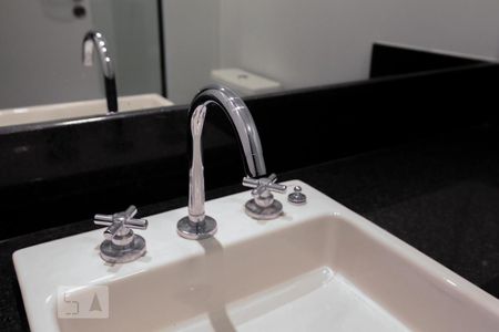 Banheiro de apartamento para alugar com 1 quarto, 31m² em Indianópolis, São Paulo