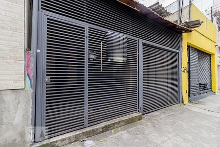 Casa à venda com 306m², 3 quartos e 2 vagas Casa à venda com 306m², 3 quartos e 2 vagasFachada