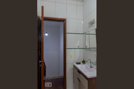 Casa à venda com 170m², 3 quartos e 2 vagasBanheiro 
