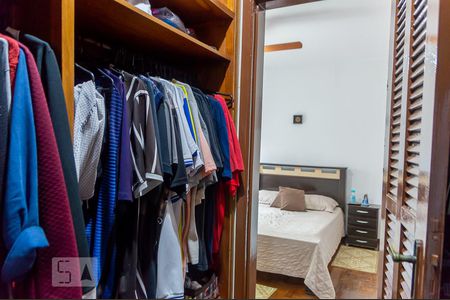 Casa à venda com 170m², 3 quartos e 2 vagasCloset da suíte