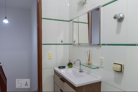 Casa à venda com 170m², 3 quartos e 2 vagasBanheiro 