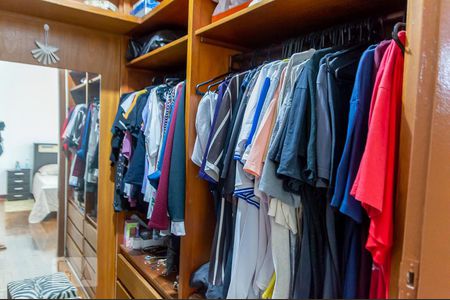 Casa à venda com 170m², 3 quartos e 2 vagasCloset da suíte