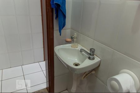 Casa à venda com 170m², 3 quartos e 2 vagasBanheiro de Serviço