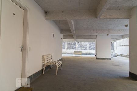 Apartamento à venda com 77m², 2 quartos e 1 vagaÁrea comum 