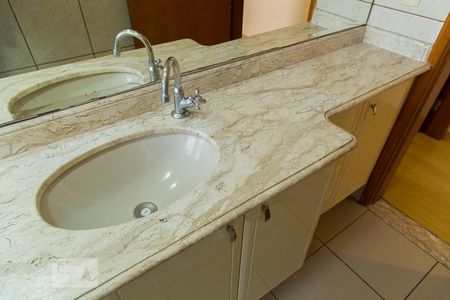 Apartamento à venda com 77m², 2 quartos e 1 vagaBanheiro - Detalhe