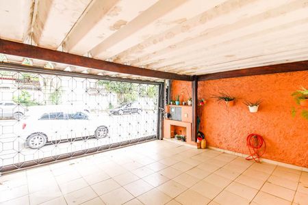 Casa à venda com 200m², 3 quartos e 2 vagas Casa à venda com 200m², 3 quartos e 2 vagasFachada