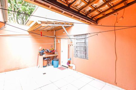 Casa à venda com 200m², 3 quartos e 2 vagas Casa à venda com 200m², 3 quartos e 2 vagasQuintal