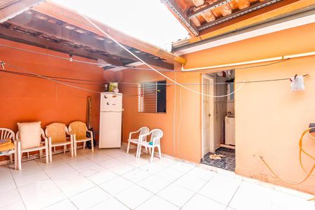 Casa à venda com 200m², 3 quartos e 2 vagas Casa à venda com 200m², 3 quartos e 2 vagasQuintal