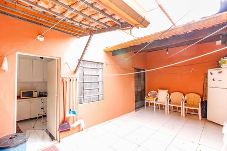 Casa à venda com 200m², 3 quartos e 2 vagas Casa à venda com 200m², 3 quartos e 2 vagasQuintal