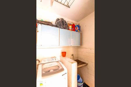 Casa à venda com 200m², 3 quartos e 2 vagas Casa à venda com 200m², 3 quartos e 2 vagasÁrea de Serviço