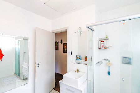 Casa à venda com 200m², 3 quartos e 2 vagas Casa à venda com 200m², 3 quartos e 2 vagasBanheiro