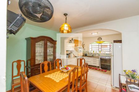 Casa para alugar com 250m², 3 quartos e 2 vagas Casa para alugar com 250m², 3 quartos e 2 vagasCozinha