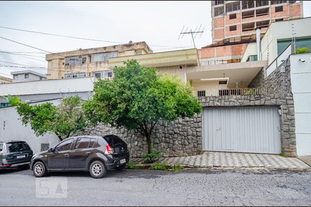 Casa à venda com 229m², 3 quartos e 4 vagasFachada