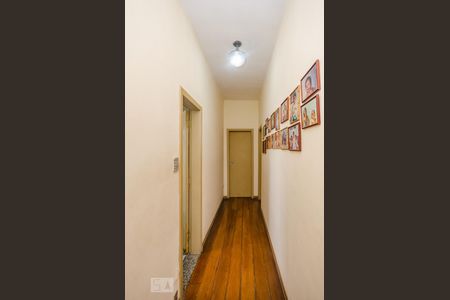 Casa à venda com 229m², 3 quartos e 4 vagasCorredor