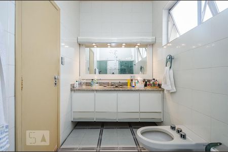 Casa à venda com 229m², 3 quartos e 4 vagasBanheiro Social