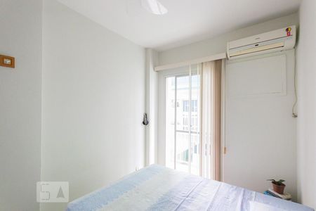 Quarto 1 de apartamento para alugar com 2 quartos, 62m² em Taquara, Rio de Janeiro