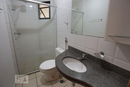 Banheiro da suíte de apartamento para alugar com 1 quarto, 55m² em Nova Aliança, Ribeirão Preto