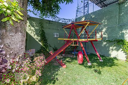 Casa para alugar com 120m², 4 quartos e 2 vagas Casa para alugar com 120m², 4 quartos e 2 vagasÁrea Comum - Playground