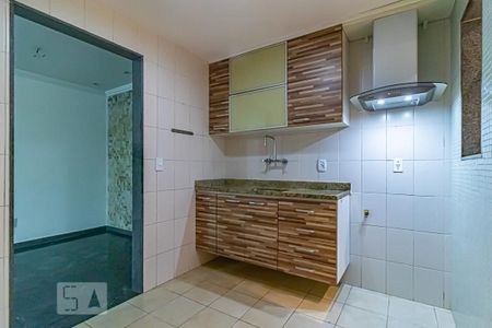 Casa para alugar com 120m², 4 quartos e 2 vagas Casa para alugar com 120m², 4 quartos e 2 vagasCozinha