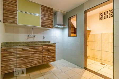 Casa para alugar com 120m², 4 quartos e 2 vagas Casa para alugar com 120m², 4 quartos e 2 vagasCozinha