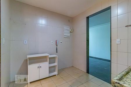 Casa para alugar com 120m², 4 quartos e 2 vagas Casa para alugar com 120m², 4 quartos e 2 vagasCozinha