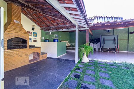 Casa para alugar com 120m², 4 quartos e 2 vagas Casa para alugar com 120m², 4 quartos e 2 vagasÁrea comum - Churrasqueira