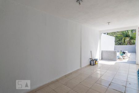 Casa para alugar com 33m², 1 quarto e 1 vaga Casa para alugar com 33m², 1 quarto e 1 vagaGaragem