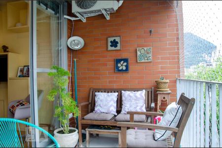 Apartamento à venda com 85m², 2 quartos e 1 vaga Apartamento à venda com 85m², 2 quartos e 1 vagaVaranda da Sala