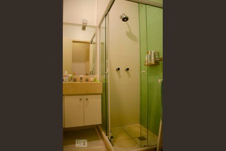 Apartamento à venda com 85m², 2 quartos e 1 vaga Apartamento à venda com 85m², 2 quartos e 1 vagaBanheiro da Suíte