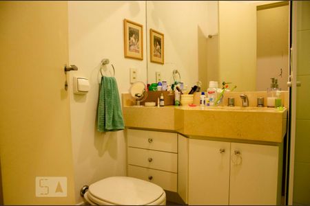 Apartamento à venda com 85m², 2 quartos e 1 vaga Apartamento à venda com 85m², 2 quartos e 1 vagaBanheiro da Suíte