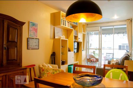 Apartamento à venda com 85m², 2 quartos e 1 vaga Apartamento à venda com 85m², 2 quartos e 1 vagaSala