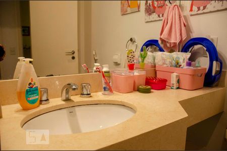 Apartamento à venda com 85m², 2 quartos e 1 vaga Apartamento à venda com 85m², 2 quartos e 1 vagaBanheiro