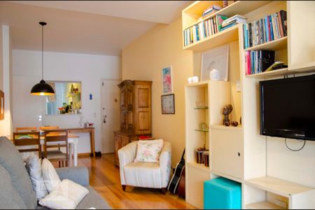 Apartamento à venda com 85m², 2 quartos e 1 vaga Apartamento à venda com 85m², 2 quartos e 1 vagaSala
