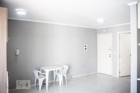 Sala/Quarto de kitnet/studio para alugar com 1 quarto, 38m² em Consolação, São Paulo