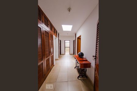 Corredor de casa para alugar com 4 quartos, 360m² em Santa Lúcia, Belo Horizonte
