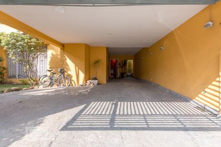 Casa para alugar com 320m², 4 quartos e 4 vagasGaragem 