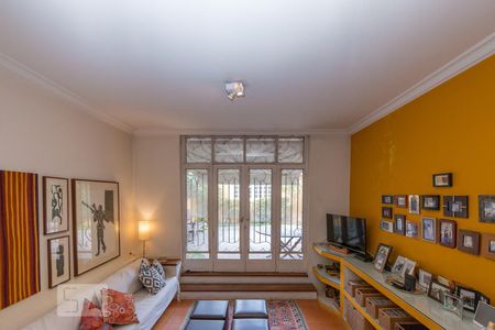 Casa para alugar com 320m², 4 quartos e 4 vagasSala de TV