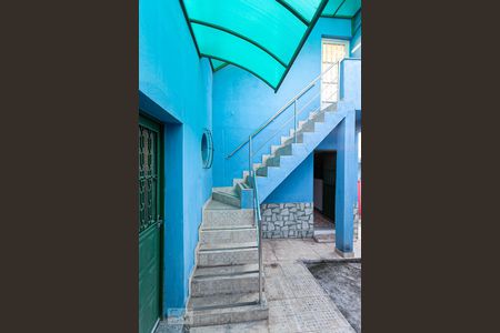 Casa à venda com 70m², 3 quartos e 2 vagasEscada