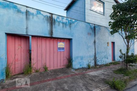 Casa à venda com 70m², 3 quartos e 2 vagasFachada