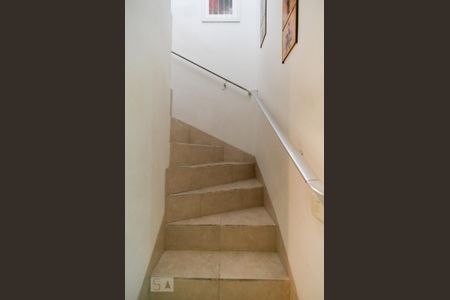Escadas de casa à venda com 2 quartos, 119m² em Vila Mangalot, São Paulo