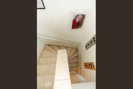 Escadas de casa à venda com 2 quartos, 119m² em Vila Mangalot, São Paulo