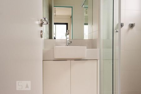 Banheiro de kitnet/studio para alugar com 1 quarto, 26m² em Mirandópolis, São Paulo