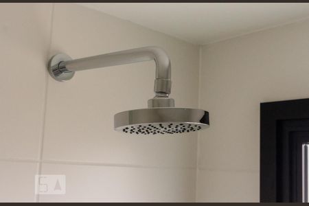 Banheiro de kitnet/studio para alugar com 1 quarto, 26m² em Mirandópolis, São Paulo